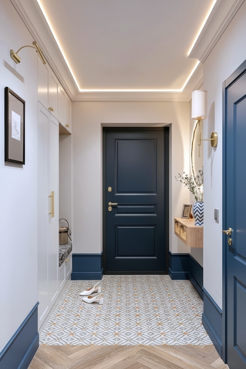 Темная входная дверь