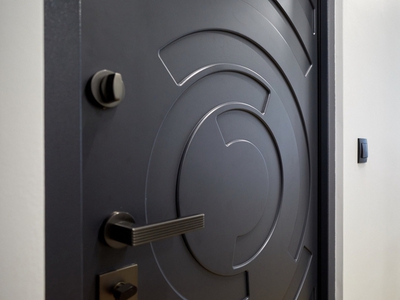 СТАЛЬ-ГРУПП участвует в ТВ-программе «Большая Переделка»! Установка двери для семьи Орешкиных